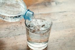 10 motivi per bere 2 litri d’acqua al giorno… o più