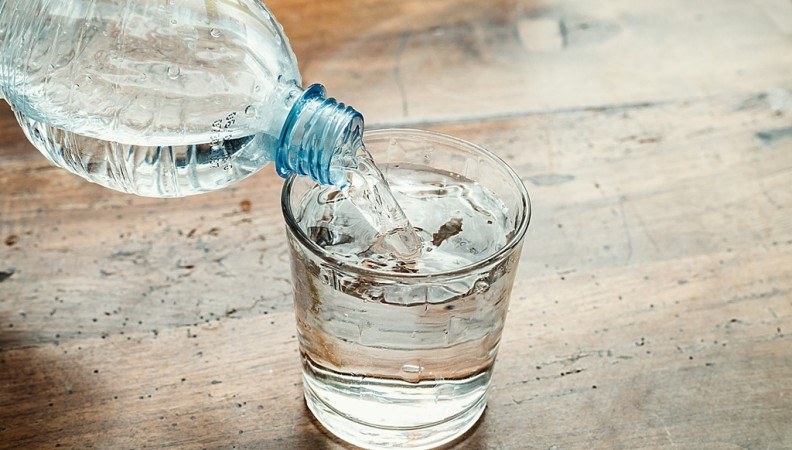 Bere 2 litri d'acqua al giorno