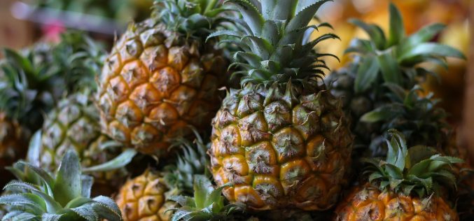Dalla digestione all’artrite: ecco perché mangiare ananas fa bene
