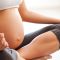 Yoga in gravidanza: gli esercizi per allenarsi in casa