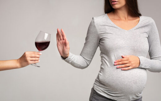 Alcol in gravidanza: i rischi per mamma e bambino