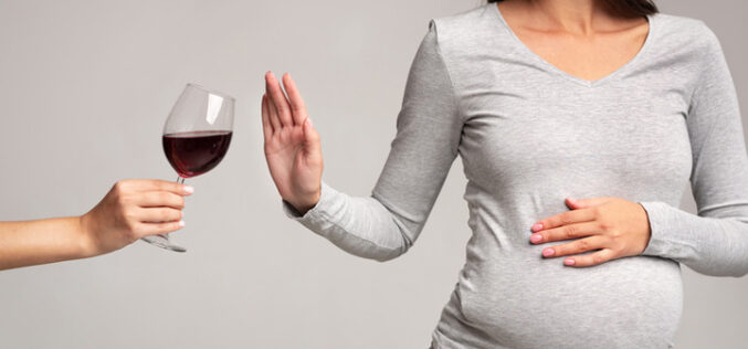 Alcol in gravidanza: i rischi per mamma e bambino