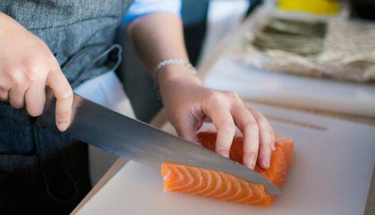 Dalla patata dolce al salmone: i 10 cibi per praticare il mindful eating
